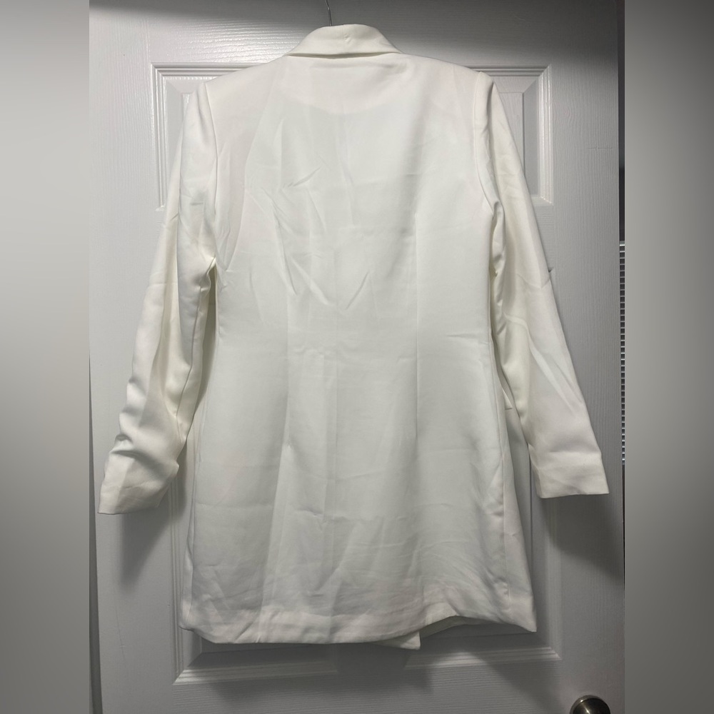 PrettyLittleThing White Double-Breasted Blazer Dress with Gold Buttons - Picture 4 of 5